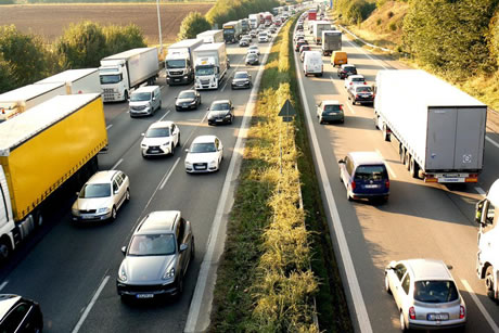 embouteillage routier sur les routes des vacances