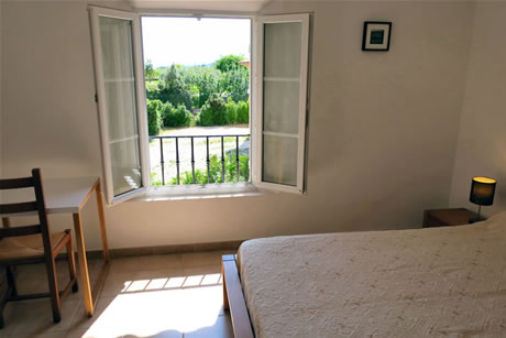 vue de la chambre située au sud