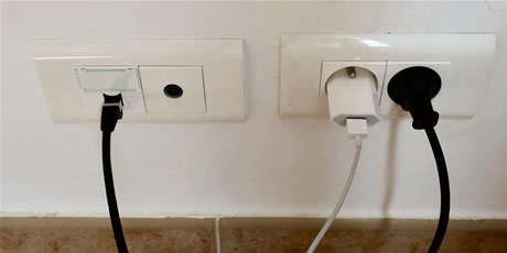 Deux chambres sont équipées de prise RJ45 pour se relier à internet par un câble