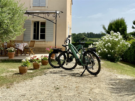 Sur demande, les vélos peuvent être acheminés au gîte