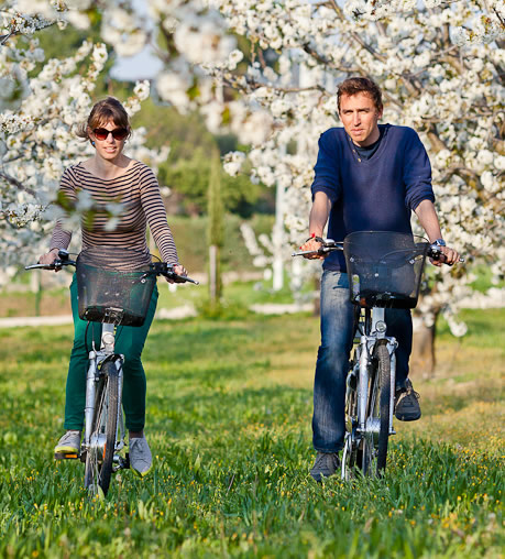 Location de vélos à assistance électrique (VAE) à la Tour d'Aigues avec Sun-E-Bike